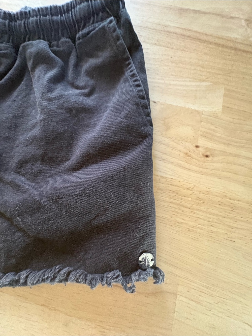 Volcom shorts - Picture 5 of 9